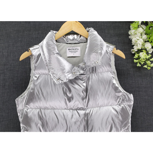 Athleta Women's Downtown Silver Metallic Puffer Vest Quilted Snaps Sz M - Picture 4 of 11